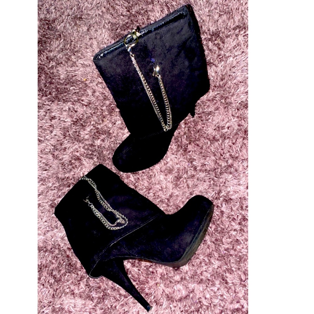 Heeled boots